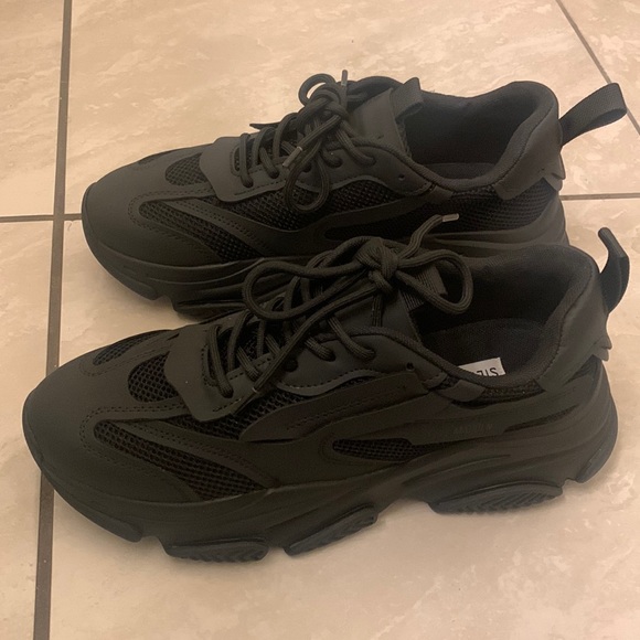 Black Steve Madden Sneakers Size 9 - Picture 1 of 2